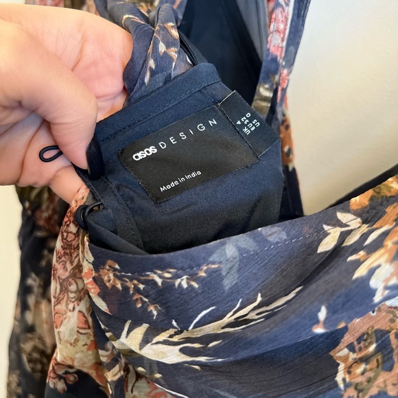 ASOS pleated layered tiered midi dress in navy floral print with lace trim - Picture 4 of 4